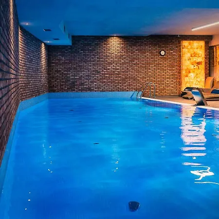 Almond Business & Spa