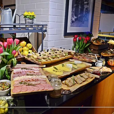 Almond Business & Spa 4*